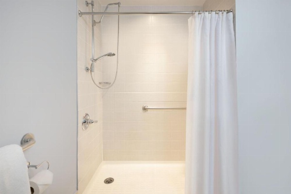 Courtyard by Marriott New York JFK Airport image 16