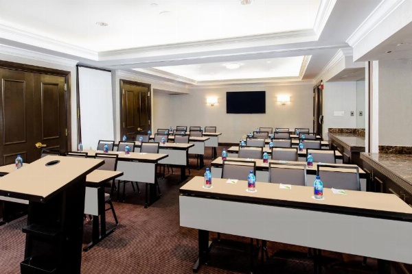 Courtyard by Marriott New York JFK Airport image 28