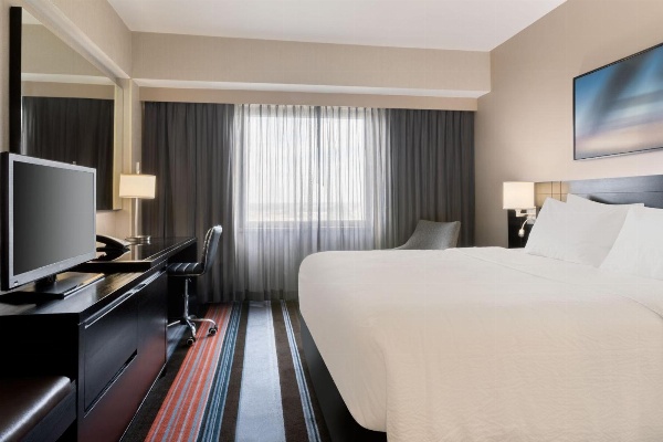 Courtyard by Marriott New York JFK Airport image 7